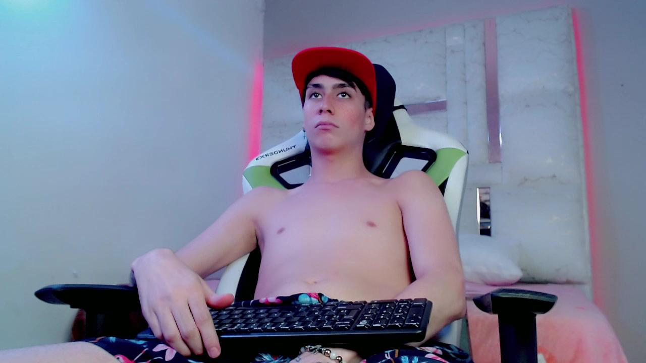 Michael_twink_ live cam model at Cam4
