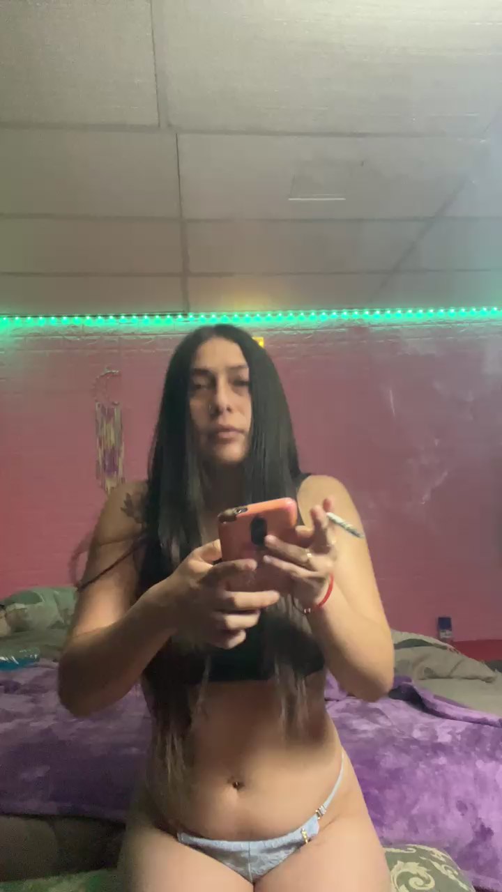 Sex chat gratuit in direct cu MissR3d pe Cam4