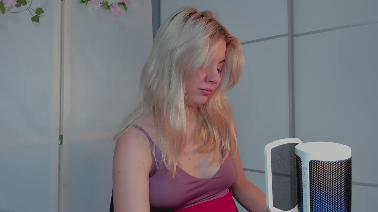 MoireBennett live cam model at Cam4