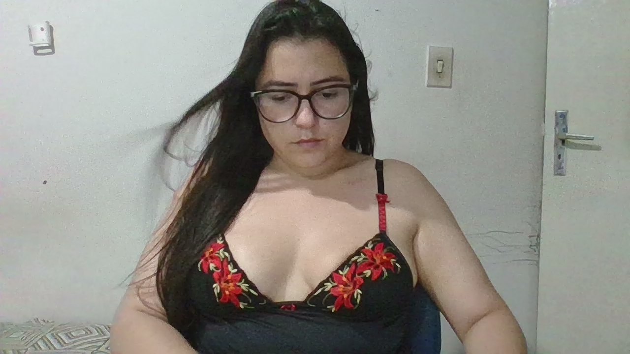 Watch MorenaPotiguar2 live on cam at Cam4