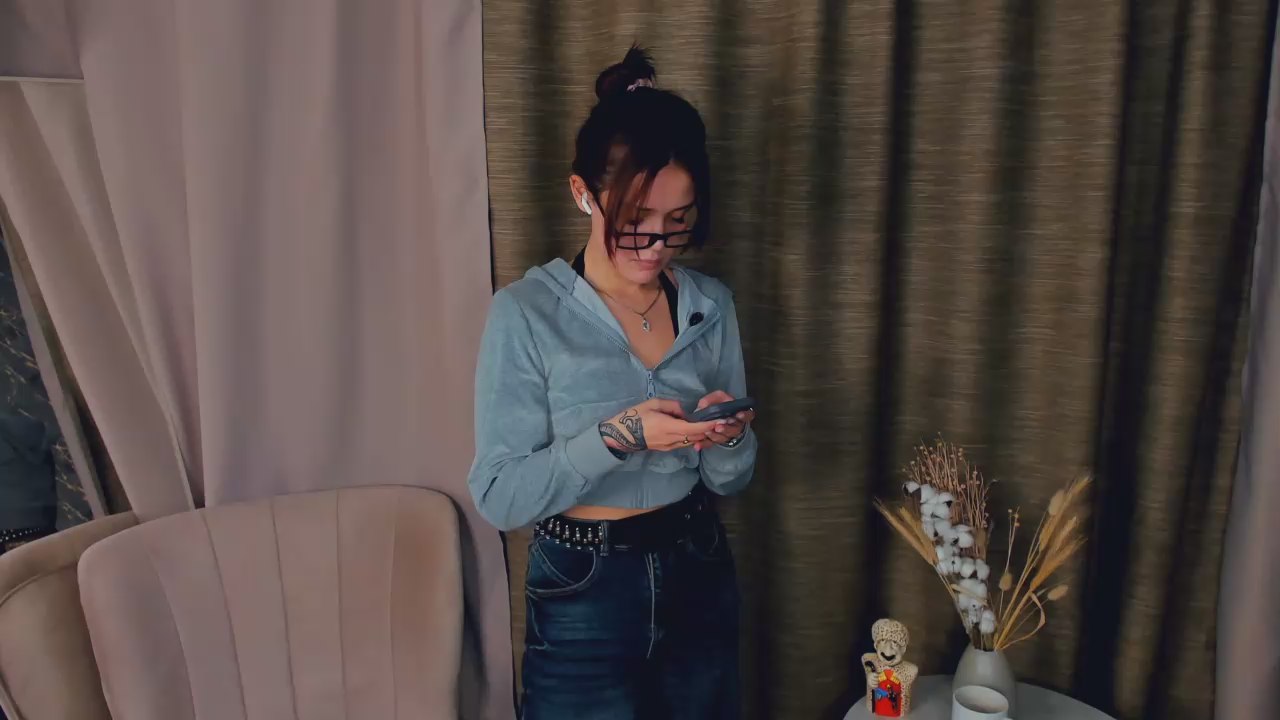MurielJandrey live cam model at Cam4