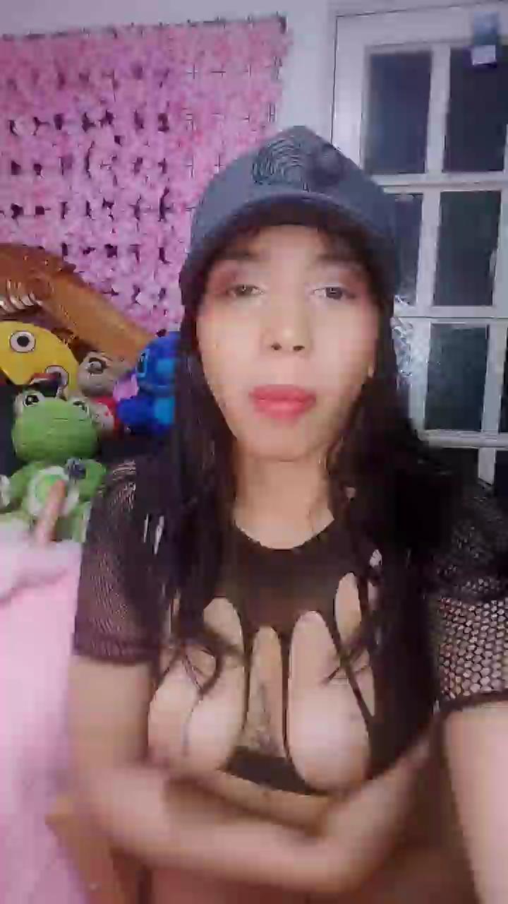 Watch NahomyBelle live on cam on Cam4