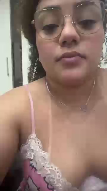 Nandafacefuck live cam model at Cam4