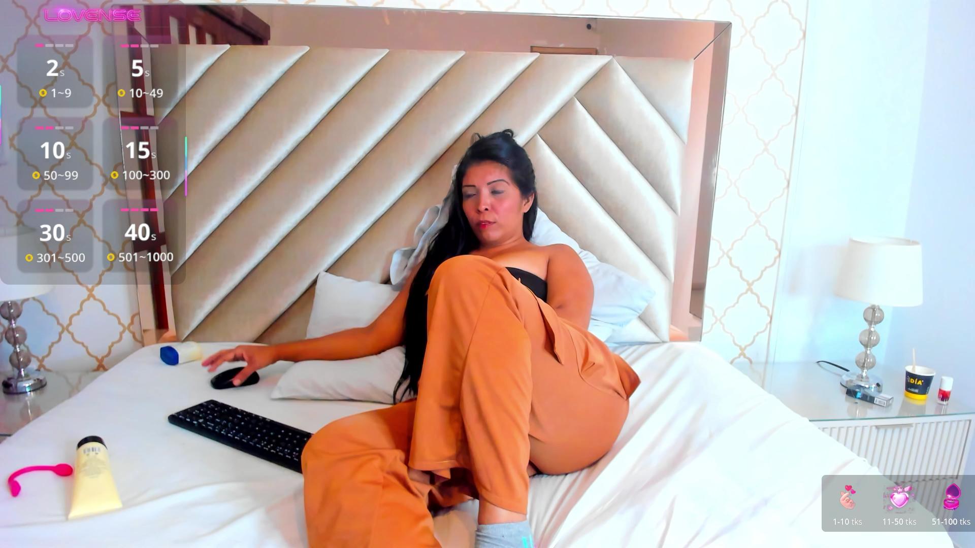 NaomiDavis1 live cam model at Cam4