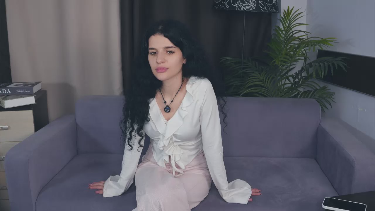 NikoleOlverson live cam model at Cam4