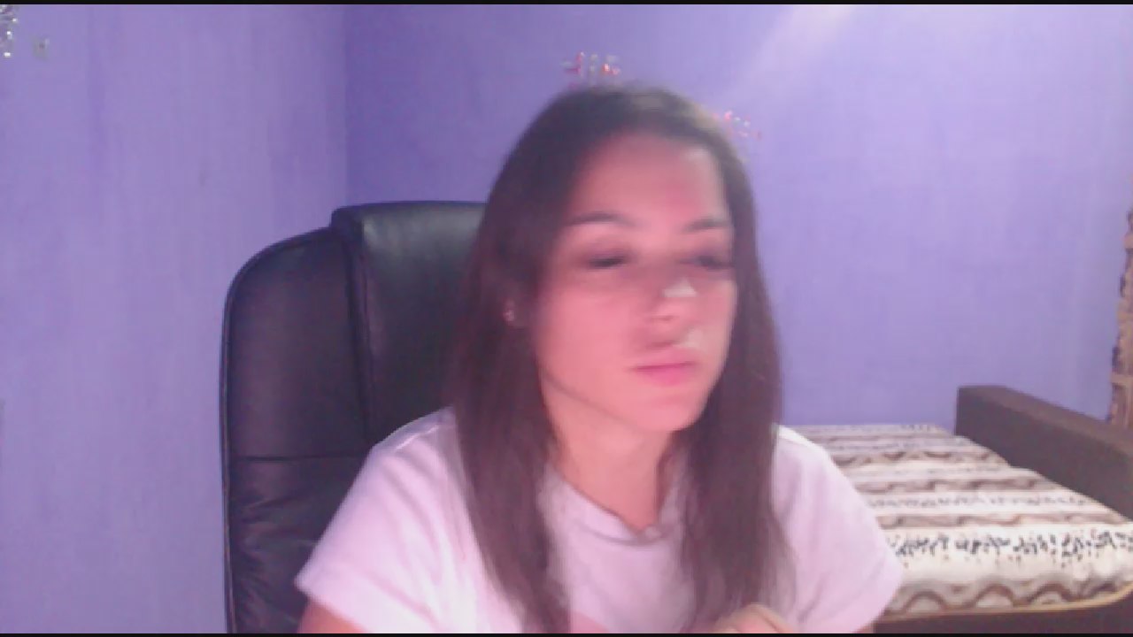 Watch  PrettyJullie live on cam at Cam4