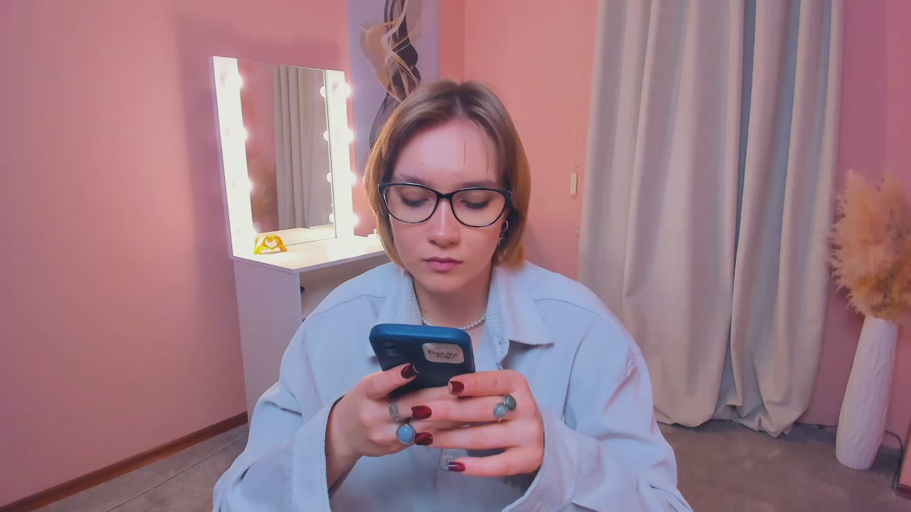 RendaHusanini live cam model at Cam4