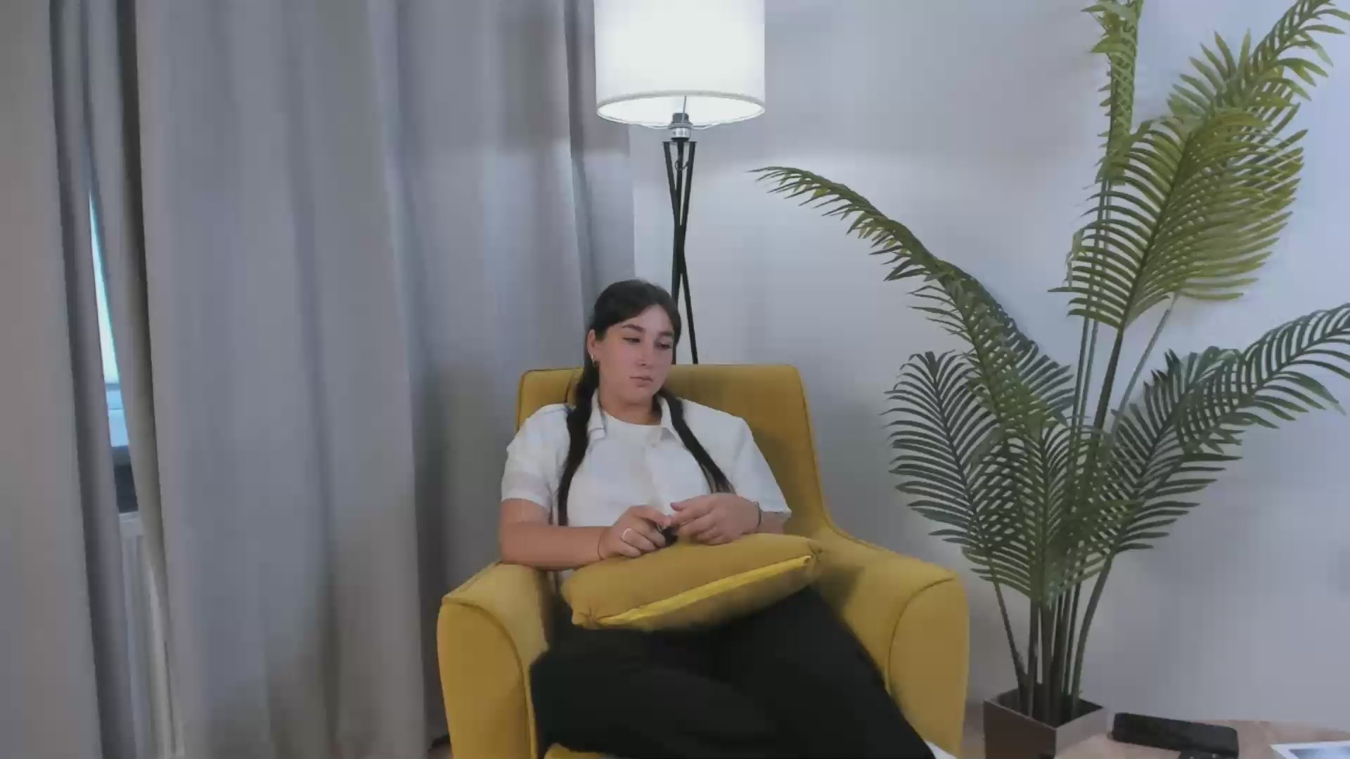 RosariaKapsalis live cam model at Cam4