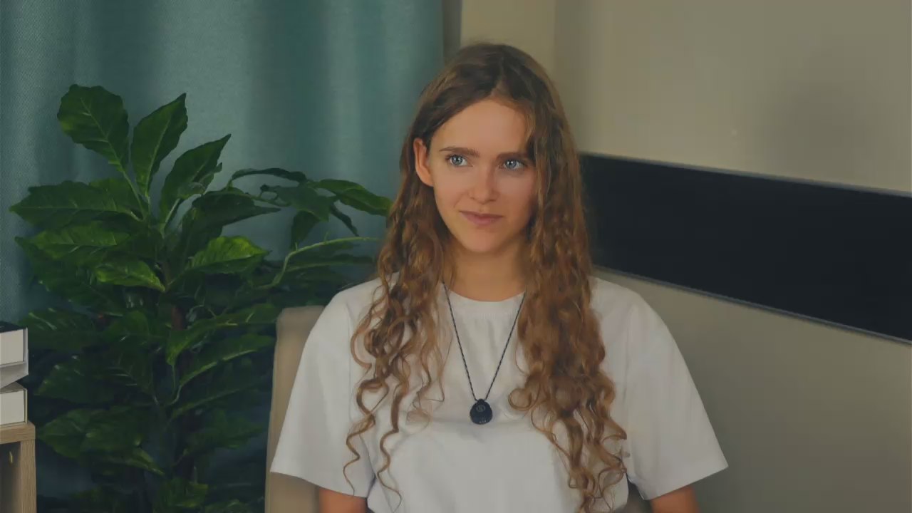 SaraSwick live cam model at Cam4