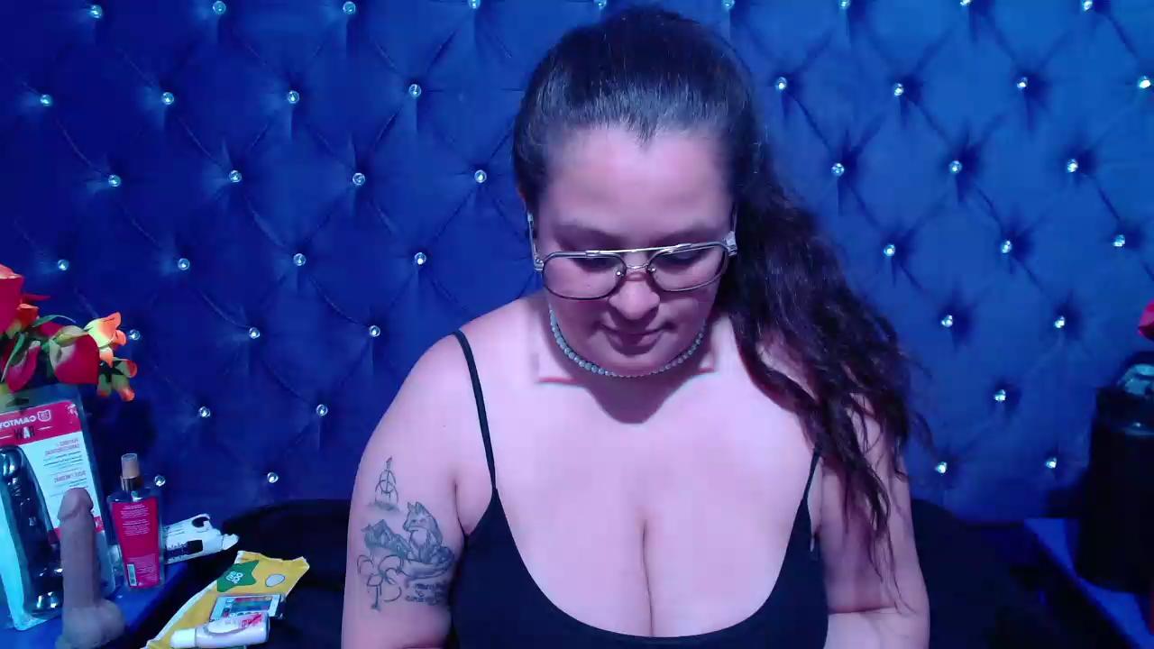 Watch Sara_Thonson_ live on cam on Cam4