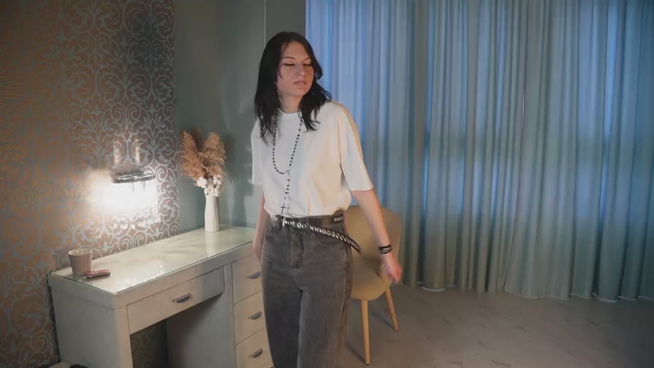 SaranGerosa live cam model at Cam4