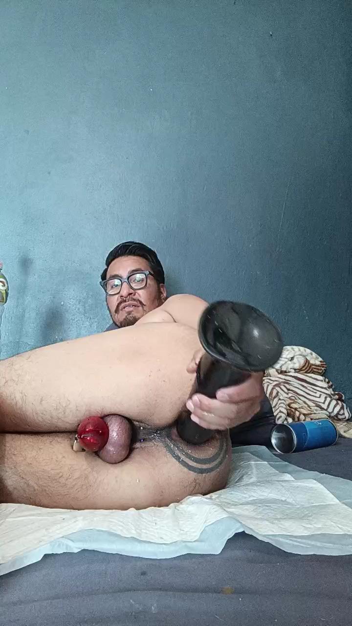 Watch SecondPot live on cam on Cam4