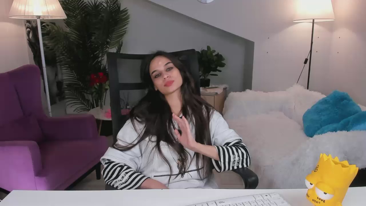 Watch ShaynaTrolio live on cam on Cam4