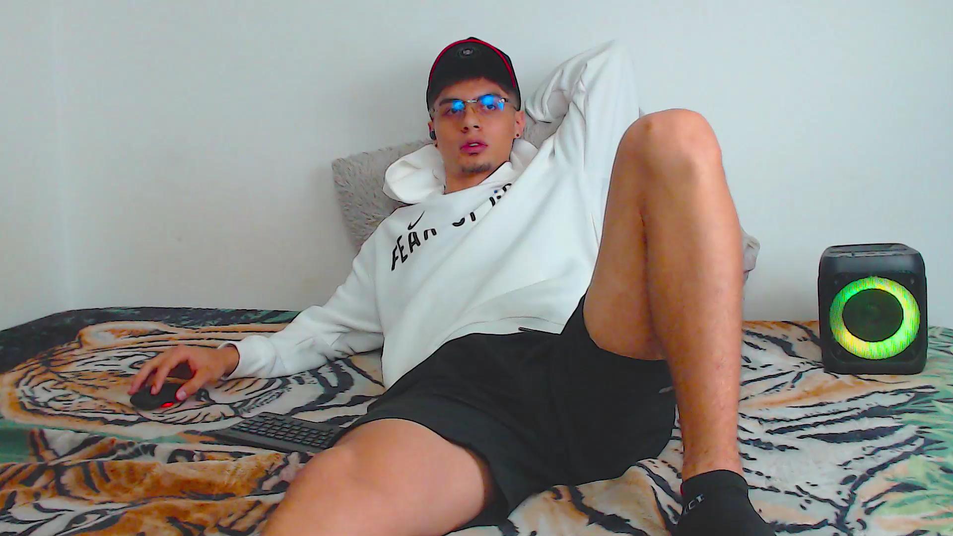 Watch  Stiven_C live on cam at Cam4