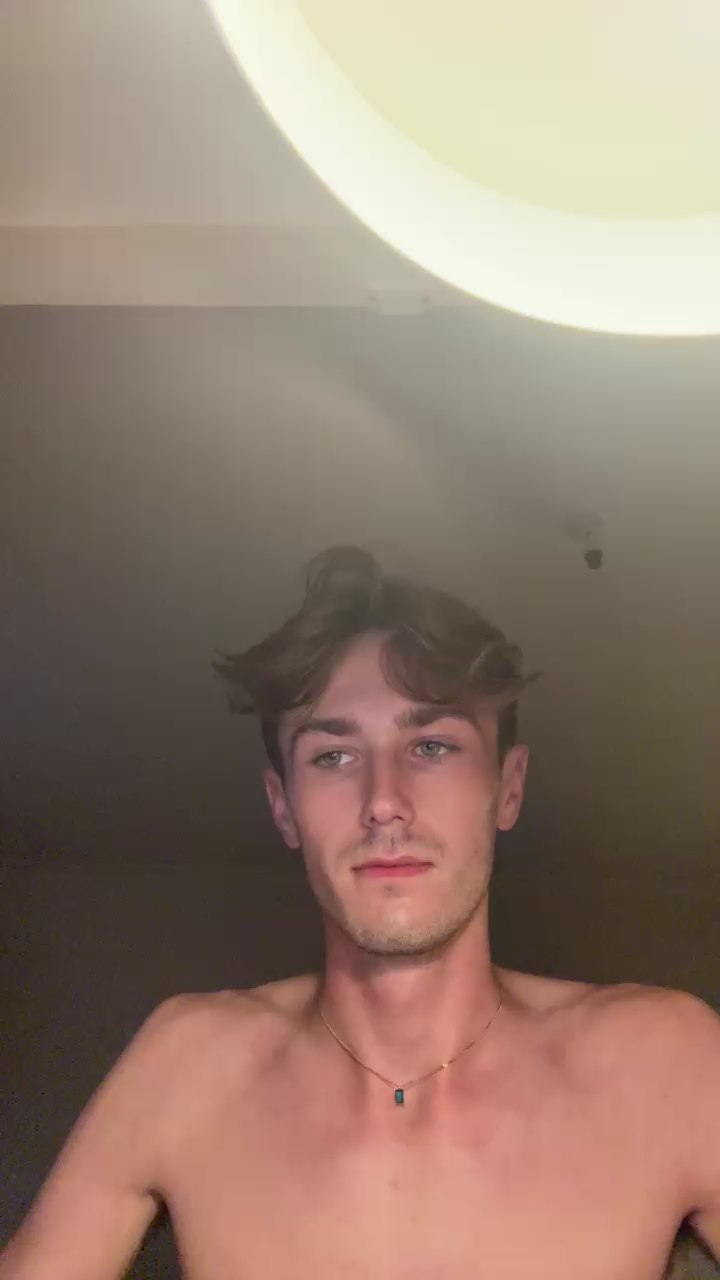 Sully0 live cam model at Cam4