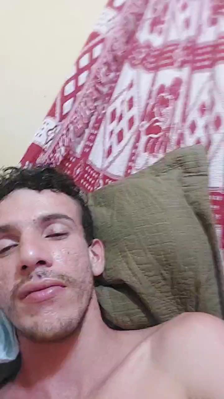 Surf_boy7 - live cam model from Brazil