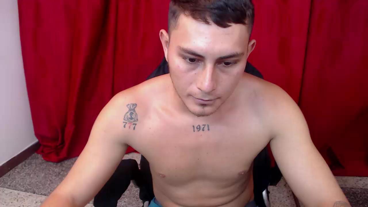 Thommy_Hills live cam model at Cam4
