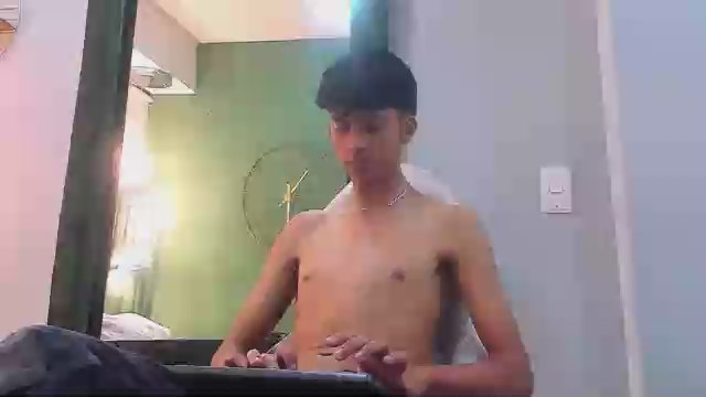 Valentino_Lux live cam model at Cam4