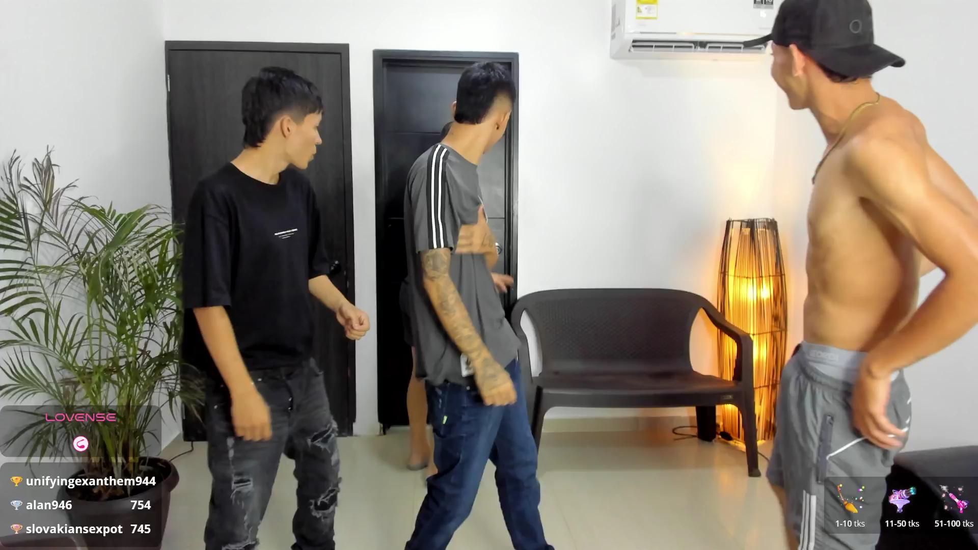 Voyeurism_guyss Live Webcam on Cam4