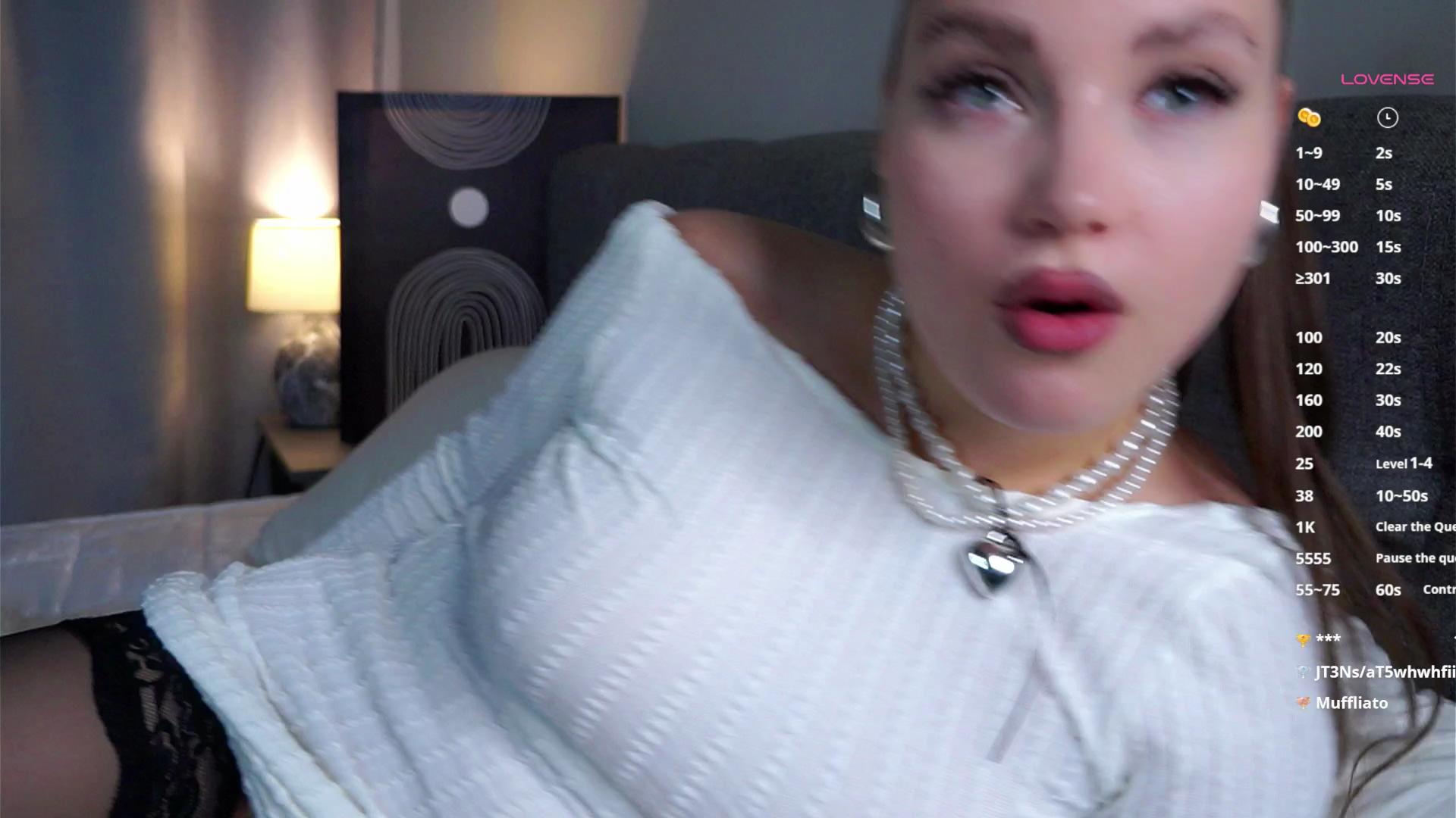 YeseniaFoston live cam model at Cam4