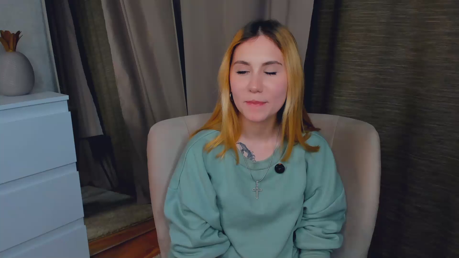 Watch ZelmaAuck live on cam on Cam4