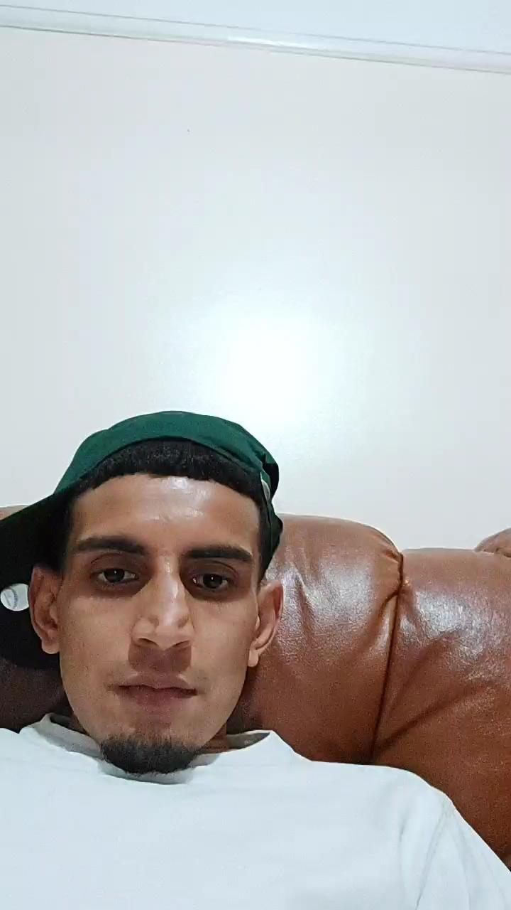 Watch Zeno2393 live on cam on Cam4