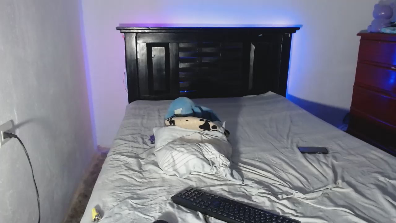 abrahamm25 live cam model at Cam4