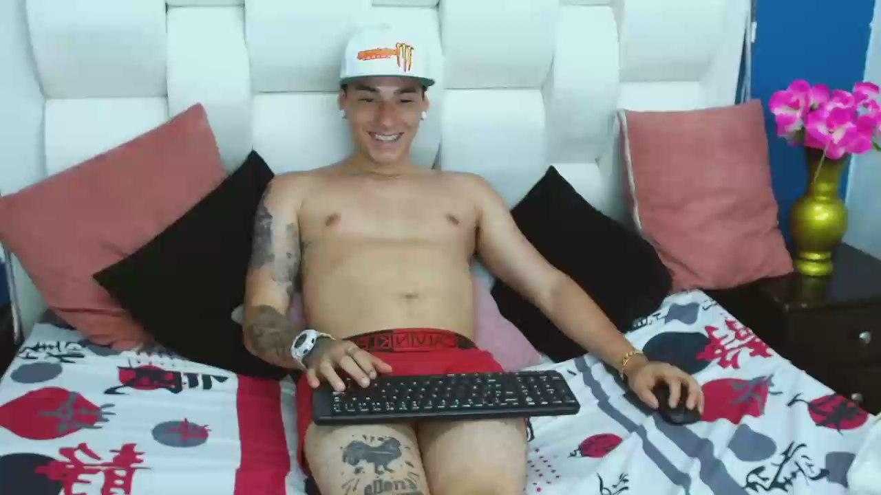 Watch adan_marcelli live on cam at Cam4