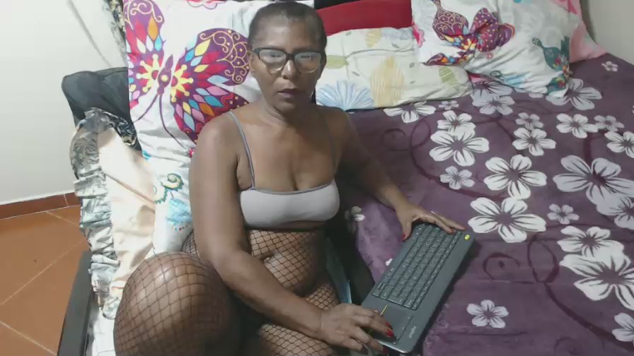 Watch alisse27 live on cam on Cam4