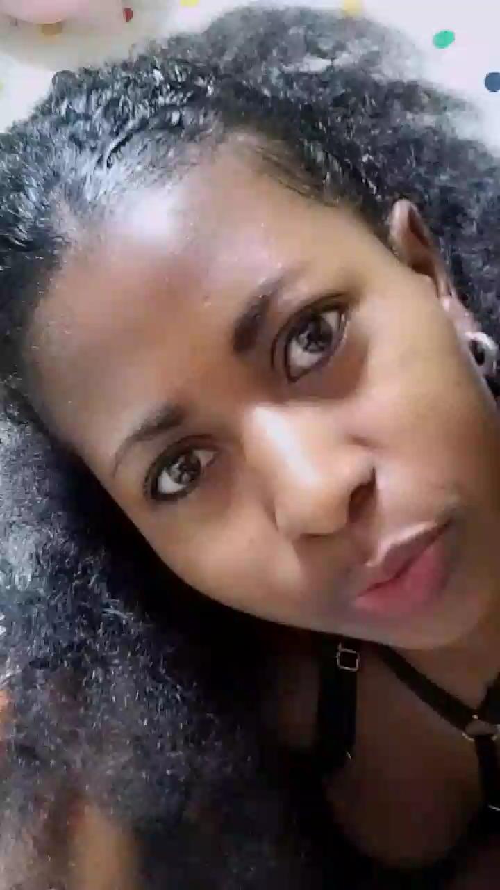 Watch anissah3 live on cam on Cam4