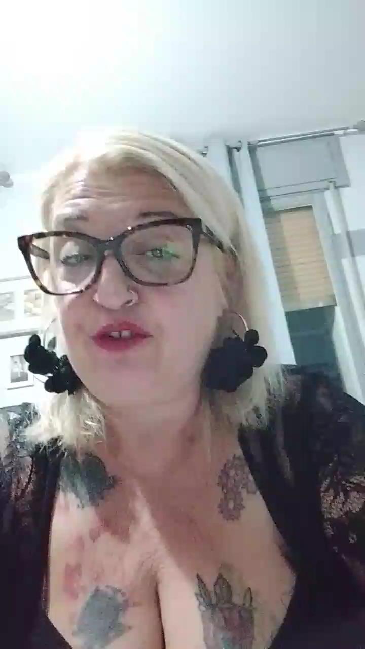 athena80_sexy live cam model at Cam4