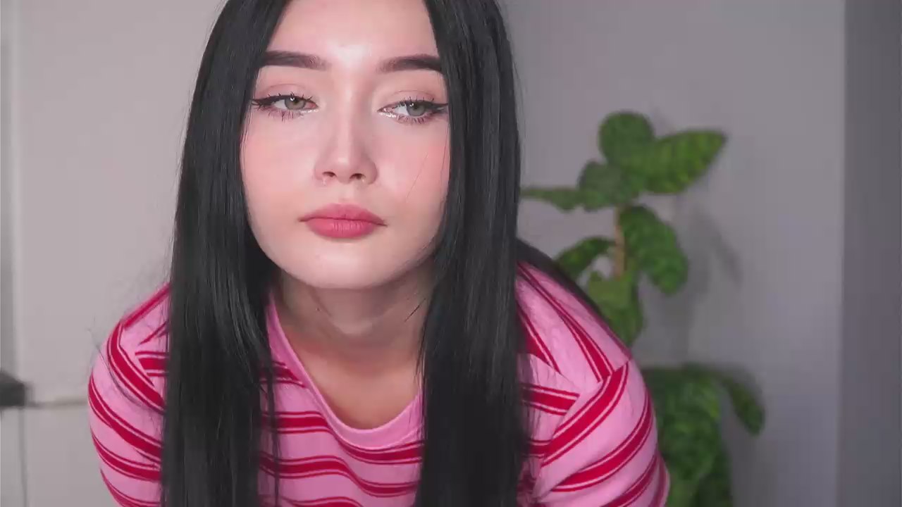 Sex chat gratuit in direct cu bombaleylo pe Cam4