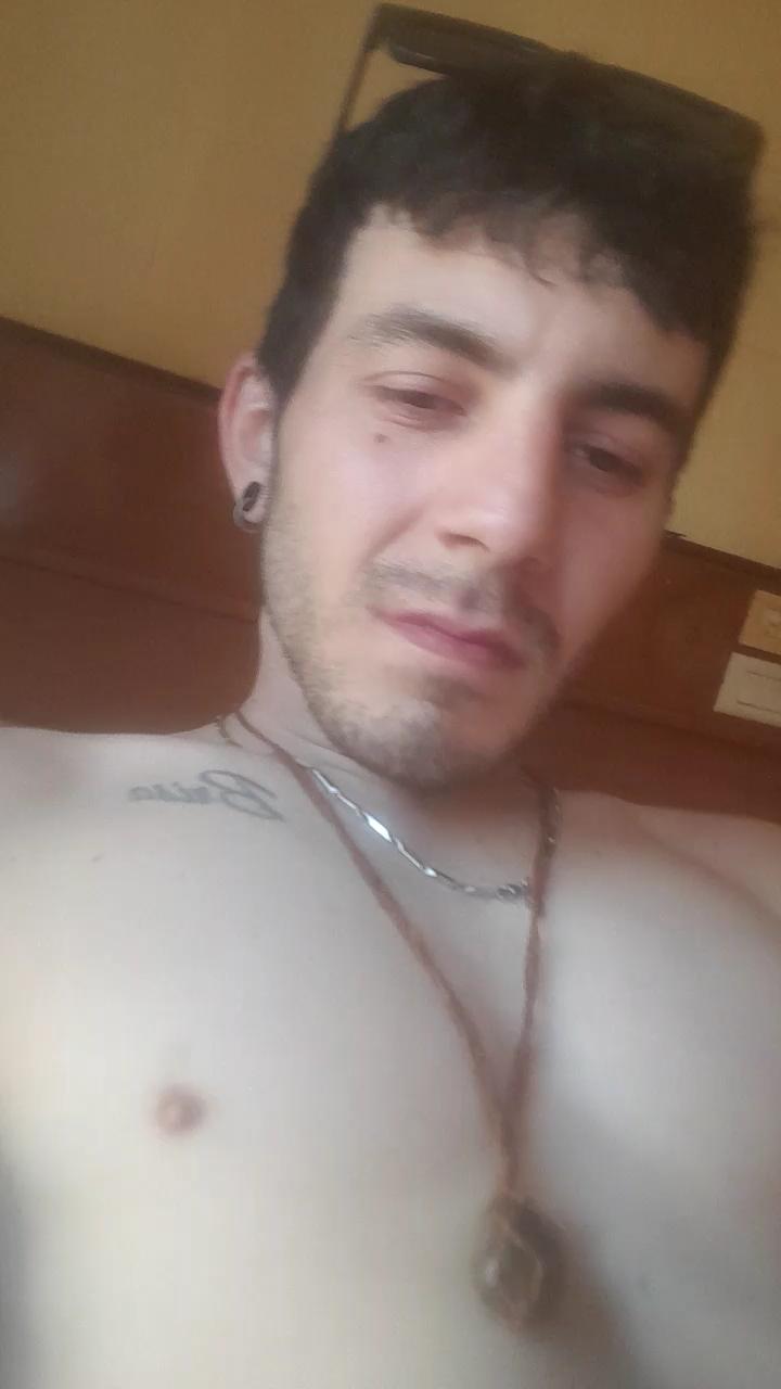 Watch comeonandsee live on cam on Cam4