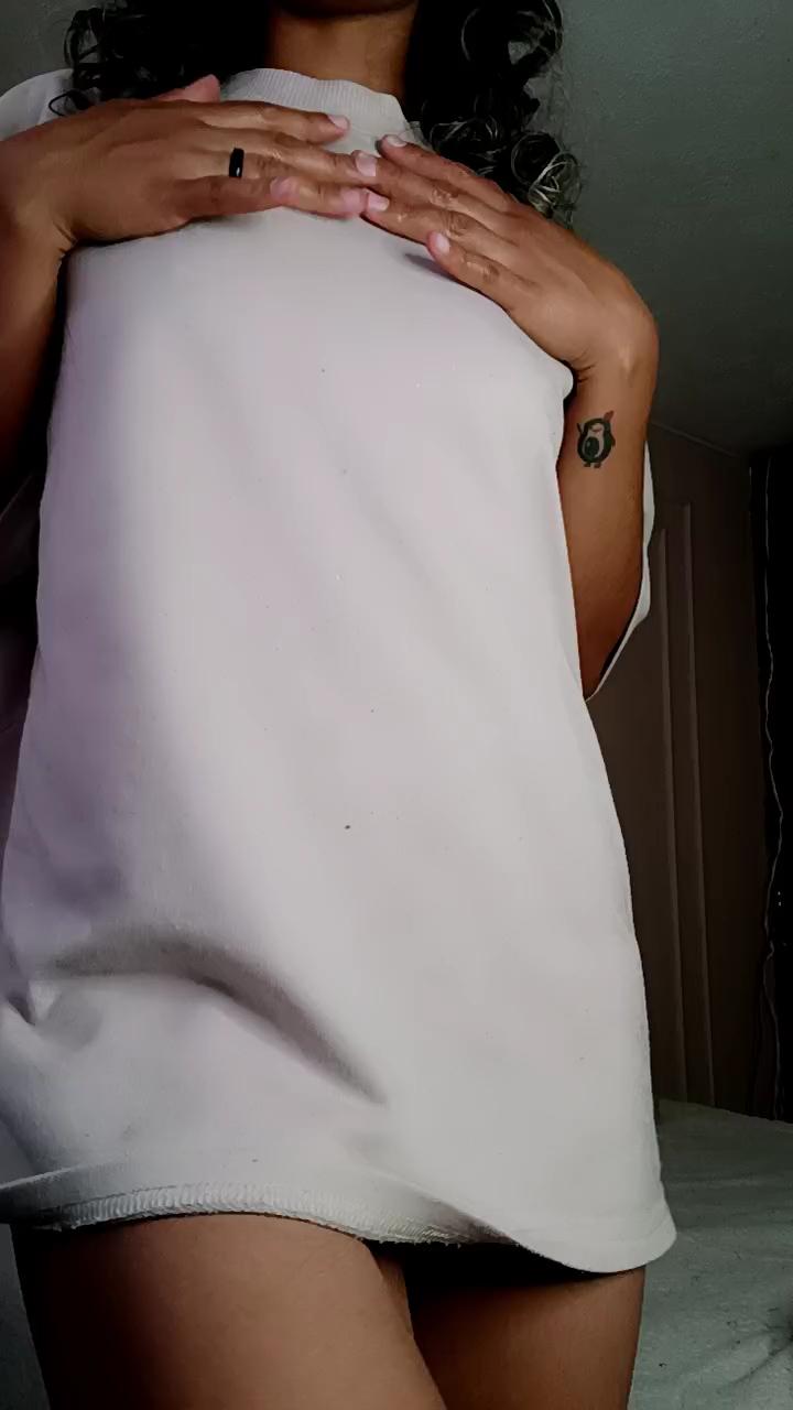 Watch issa01 live on cam on Cam4