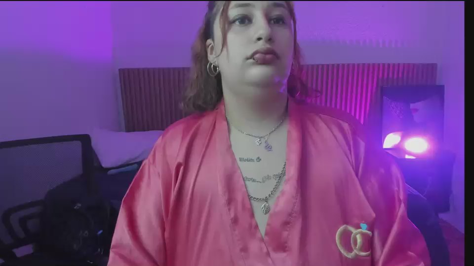 ityes25 live cam model at Cam4