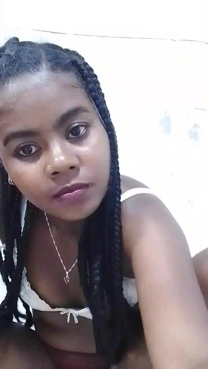 jhanie2 live cam model at Cam4