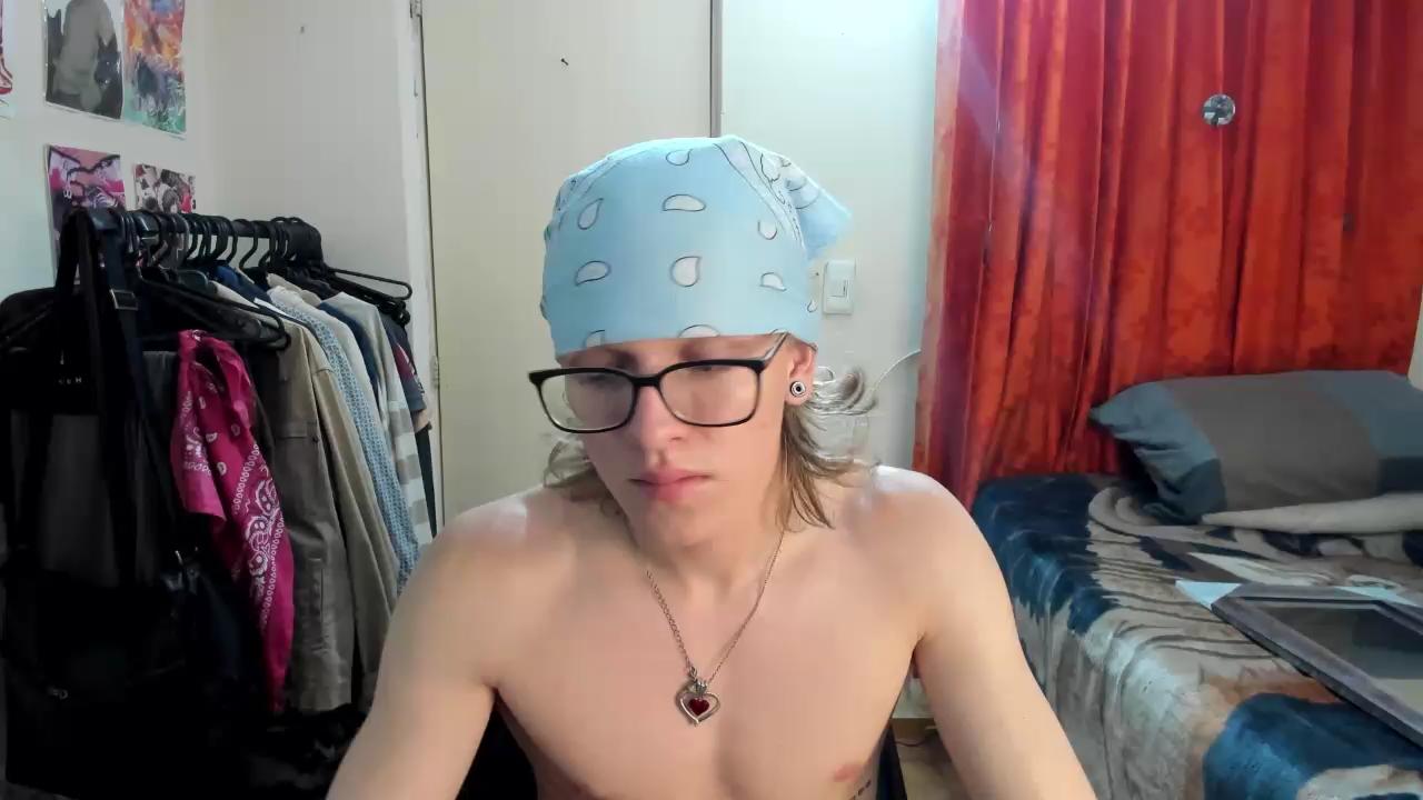 Watch jinnbookkk live on cam at Cam4