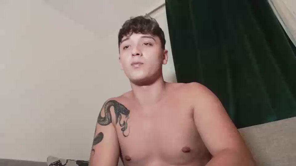 mikelaur live cam model at Cam4