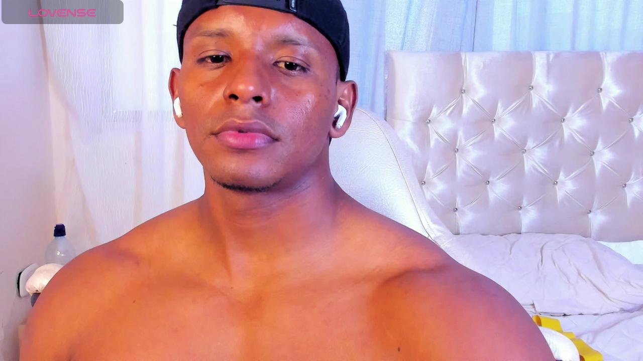 mulato_floyd live cam model at Cam4