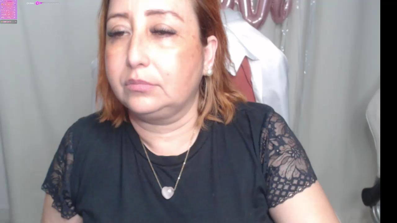 paiper_halliwey live cam model at Cam4