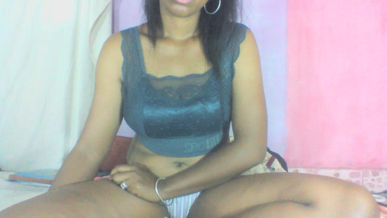 Watch rose_h live on cam at Cam4