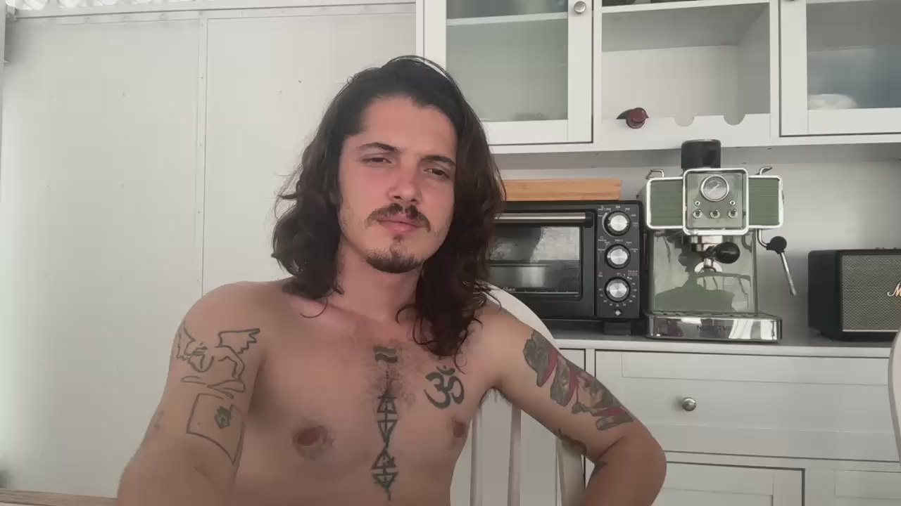 skinnyhh live cam model at Cam4