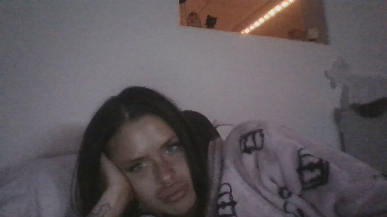 Watch sluttybunny777 live on cam on Cam4