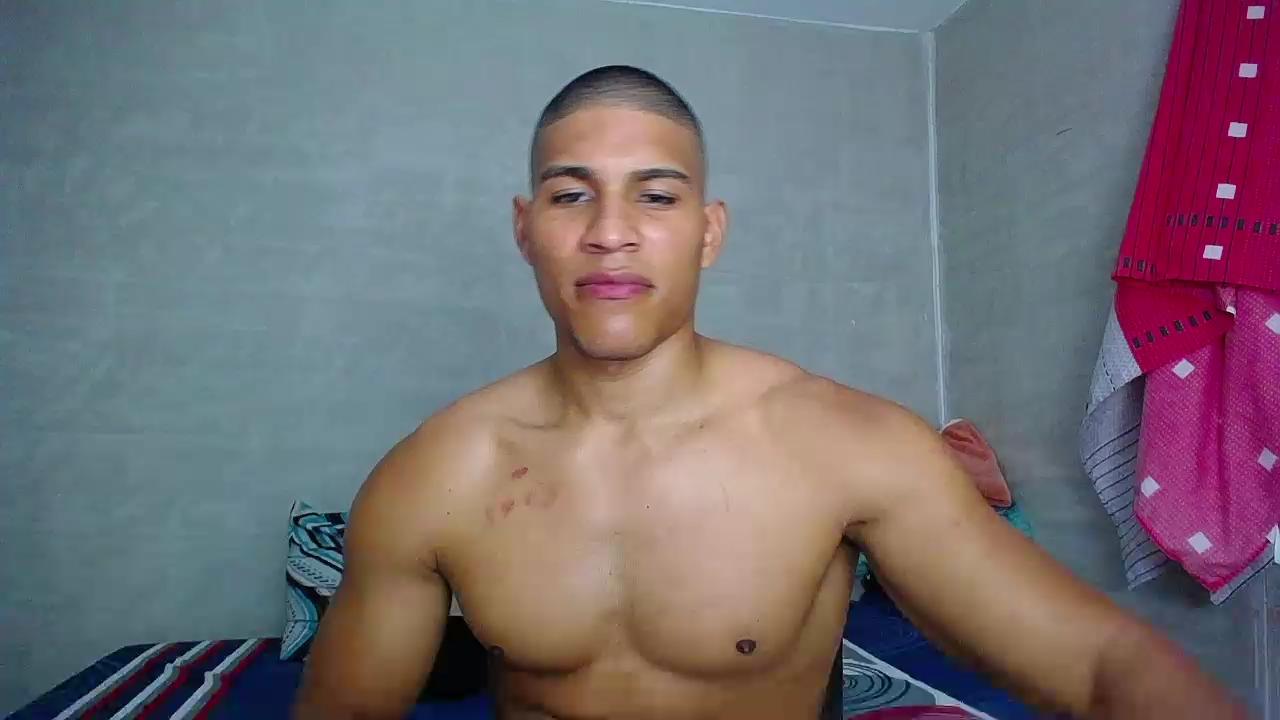 Watch teddyfit_19cm live on cam on Cam4