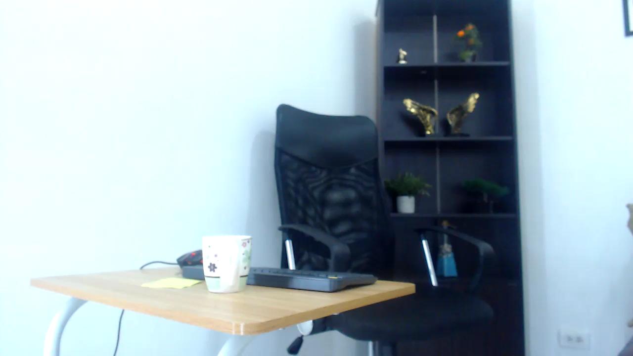 thomass_brown19 Live Cam on Cam4