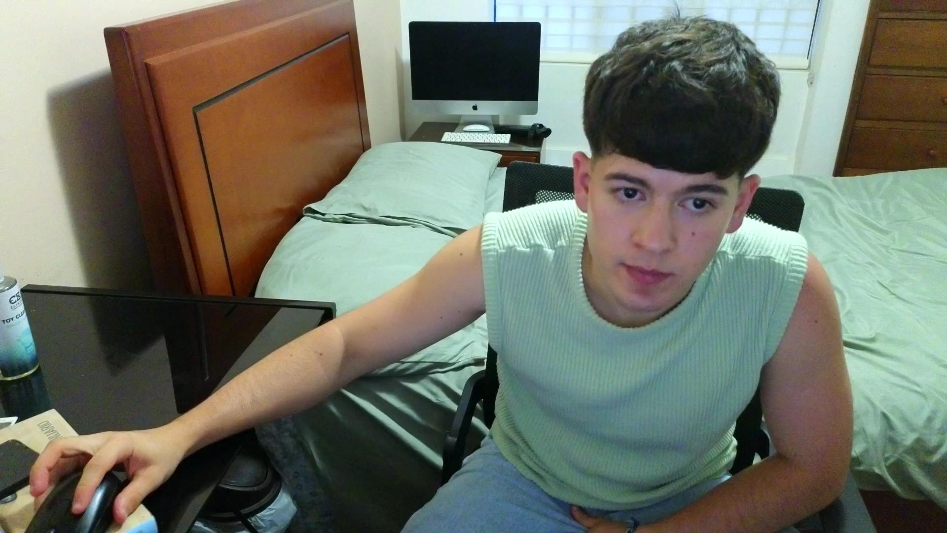 Live Chat with tightncuteass on Cam4