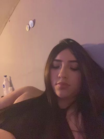 18morenaa__ live cam on Cam4