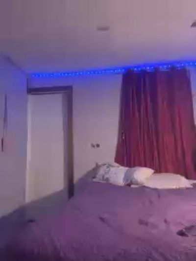 18morenaa__ live cam on Cam4