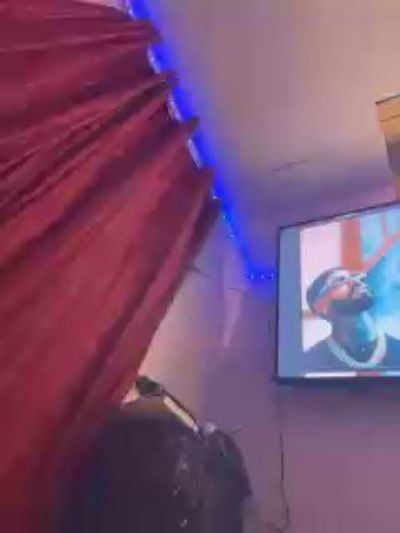 18morenaa__ live cam on Cam4