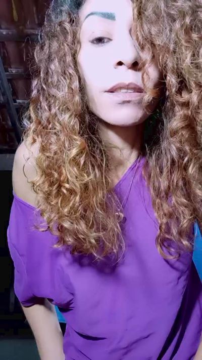 1yummypughetta live cam on Cam4